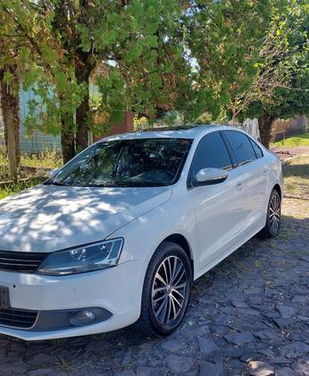 VOLKSWAGEN JETTA 2.0 TSI HIGHLINE 200CV GASOLINA 4P TIPTRONIC VOLKSWAGEN JETTA 2.0 TSI HIGHLINE 200CV GASOLINA 4P TIPTRONIC